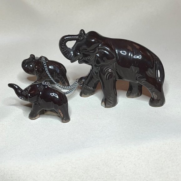Vintage Brown Ceramic Elephant with Two Babies Chained - Picture 4 of 7